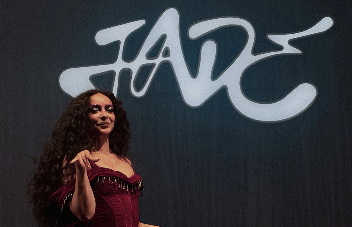 Bellaisaphrodid's tweet photo. Jade last night in Paris. That’s showbiz baby ! 🥀 https://t.co/vduTh3SNVn