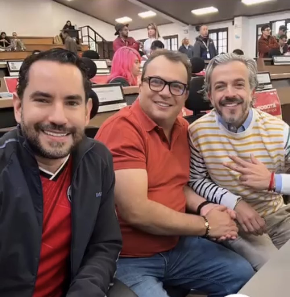 RolandoGonGa's tweet photo. Querido @JDOviedoAr, enhorabuena por tu designación como fórmula vicepresidencial de @PalomaValenciaL. Después de tantos años compartiendo pupitre, puedo dar fe de tu preparación, tu rigor y tu integridad. Colombia gana con personas como tú en estos retos. Toda mi admiración y mis mejores deseos en lo que viene. 💪🇨🇴