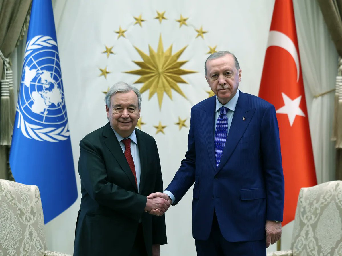 BM Genel Sekreteri Guterres:

➖"Türk halkının olağanüstü ve yüce gönüllü ruhuna da dikkat çekmek için geldim. Gerçekten eşi benzeri görülmemiş bir yerinden etme durumunda Türkiye kapılarını açtı ve milyonlarca insan şiddetten Türkiye'ye kaçtı. Başka hiçbir ülkede insanlar bu