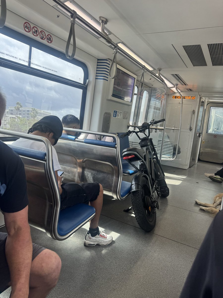 elkatel's tweet photo. @ONLYinDADE this is why we can’t have nice things, look at this able body wanker not only blocking the disabled seats but also not caring that a blind guy with his dog and a guy with a cane had to stand.  Somebody’s mother must be proud. He obviously had no father. @IRideMDT https://t.co/WfiTK8zyR3