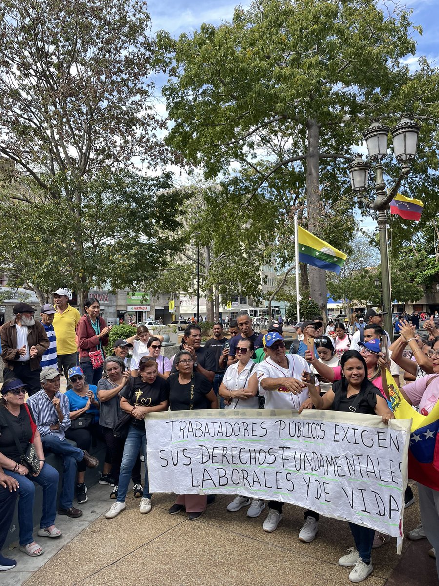 #12Marzo Un salario digno no es un lujo, es un derecho especificado en la ley. Trabajar no debe ser sinónimo de sobrevivir, sino de vivir con bienestar y progreso. Es hora de que se refleje la verdadera productividad en la estabilidad y la dignidad del trabajador venezolano.