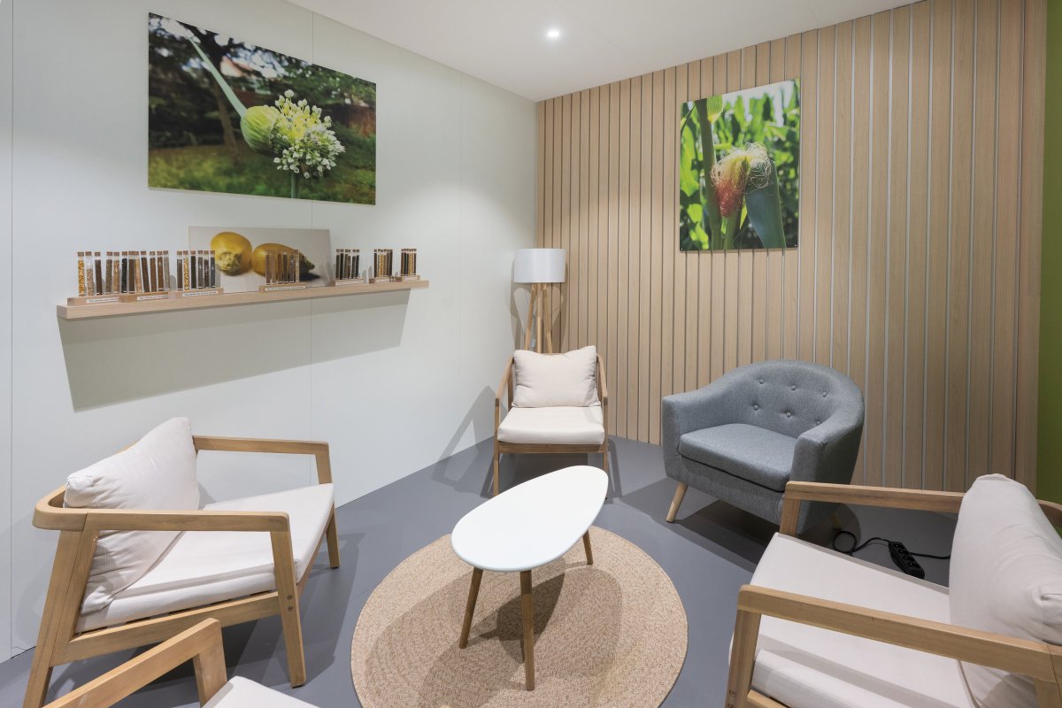 R2 Stand & Event tweet media