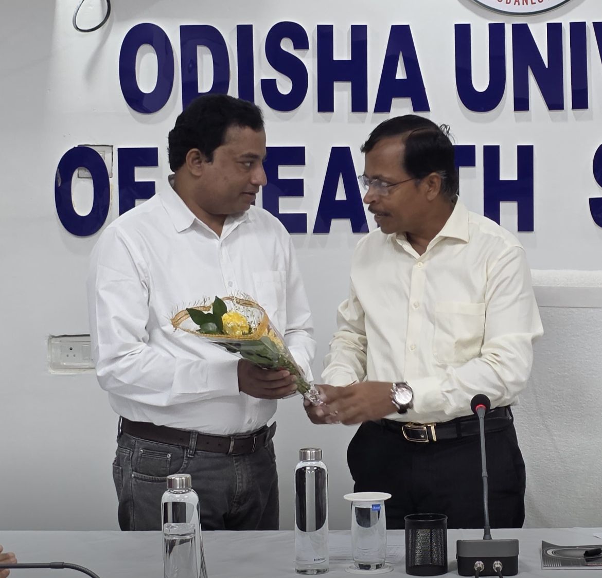 OUHS_BBSR's tweet photo. Three officers joined OUHS, Prof. (Dr.) Manasee Panda Ex Supdt of Bolangir Medical College &amp; Ex Prof of CMFM, Mr. Rajat Kumar Mansingh, Faculty of Physics and Er. Dr. Pandaba Pradhan, BE(Computer Science), M Tech &amp; PhD…..all three of them were welcomed by Hon’ble Vice Chancellor https://t.co/GOFTnYYEEv