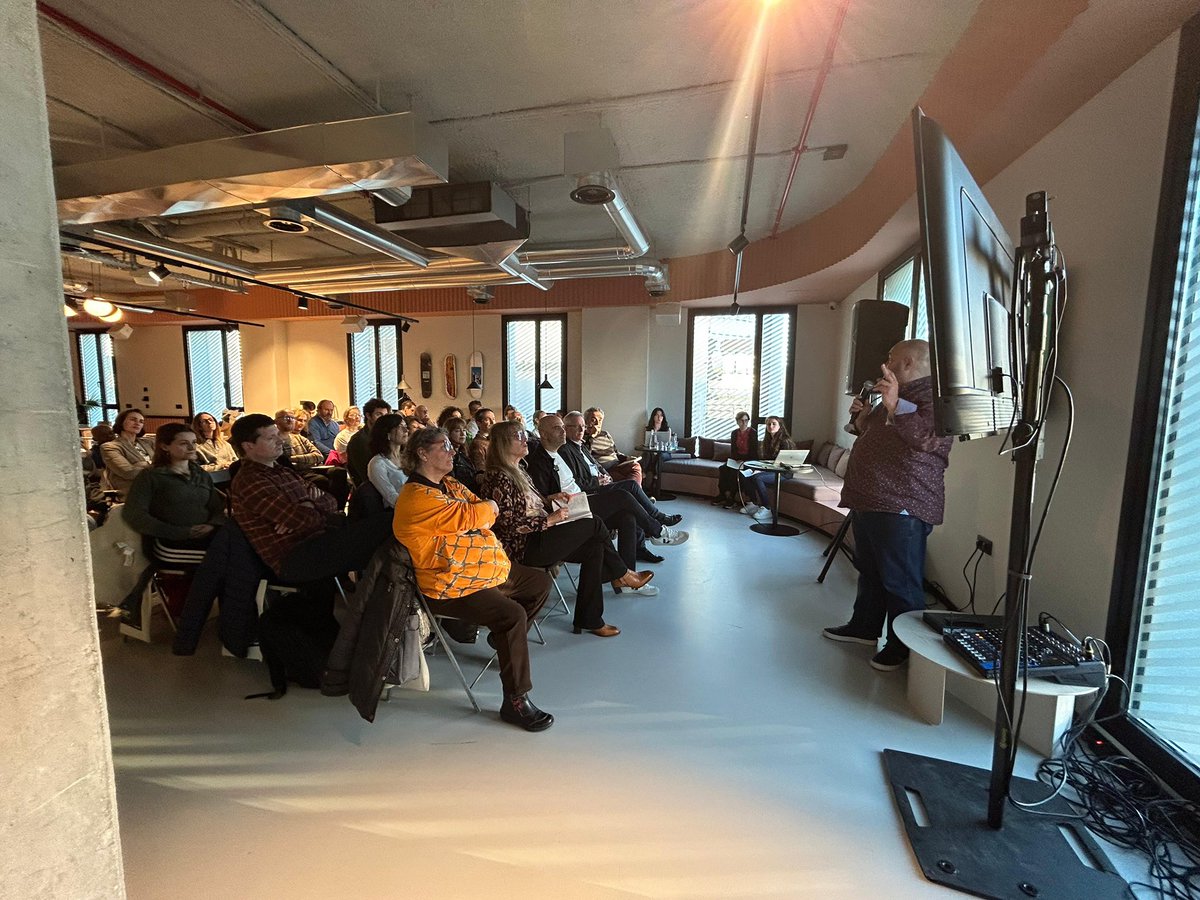 Nos hemos reunido con agentes sociales, económicos e institucionales en la primera sesión de #BateraLabs de Donostialdea.
BateraLabs es el verdadero foro de participación ciudadana por el clima. 
Un espacio para identificar retos concretos y reales para construir soluciones