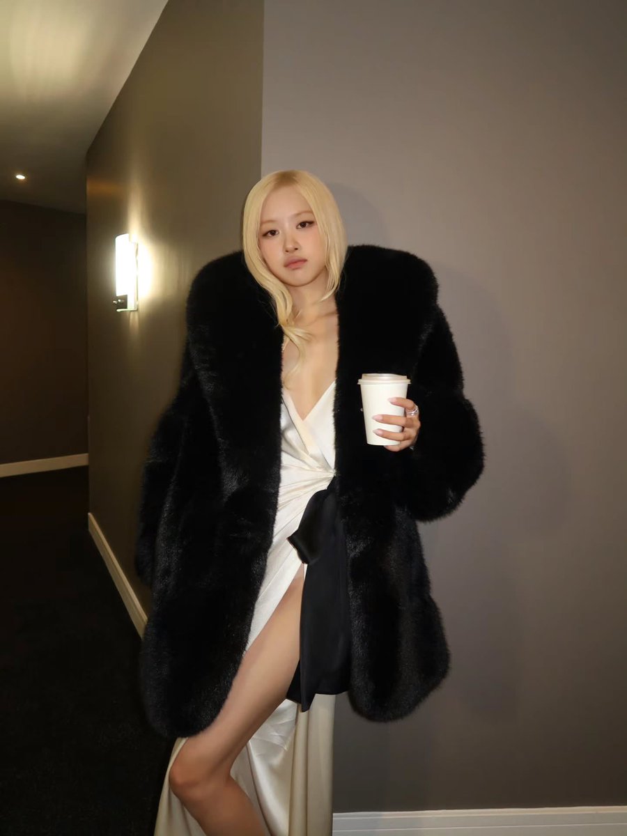 My golden Rosievn tweet media