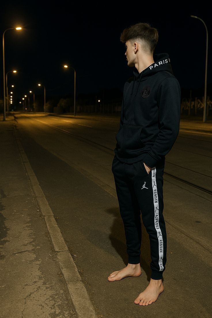 BarefootMales tweet media