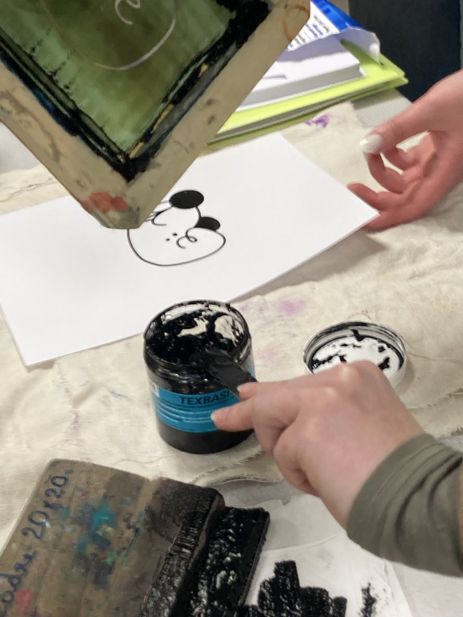[Atelier] La Bêta Pi invitée ✉️aux ateliers 🔧de cet après-midi pour présenter ses actions💡 en lien avec la mission locale aux élèves du <a href="/microlycee79/">Microlycée 79</a> et pratique artistique avec de la sérigraphie #perseverancescolaire <a href="/mlds79/">MLDS79</a> <a href="/mldsacpoitiers/">Pôle Ambition et persévérance scolaire</a>