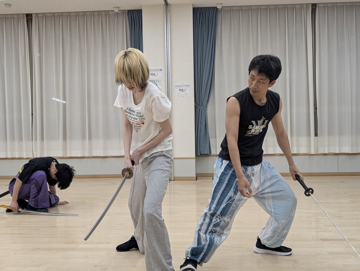 白虹劇団 tweet media