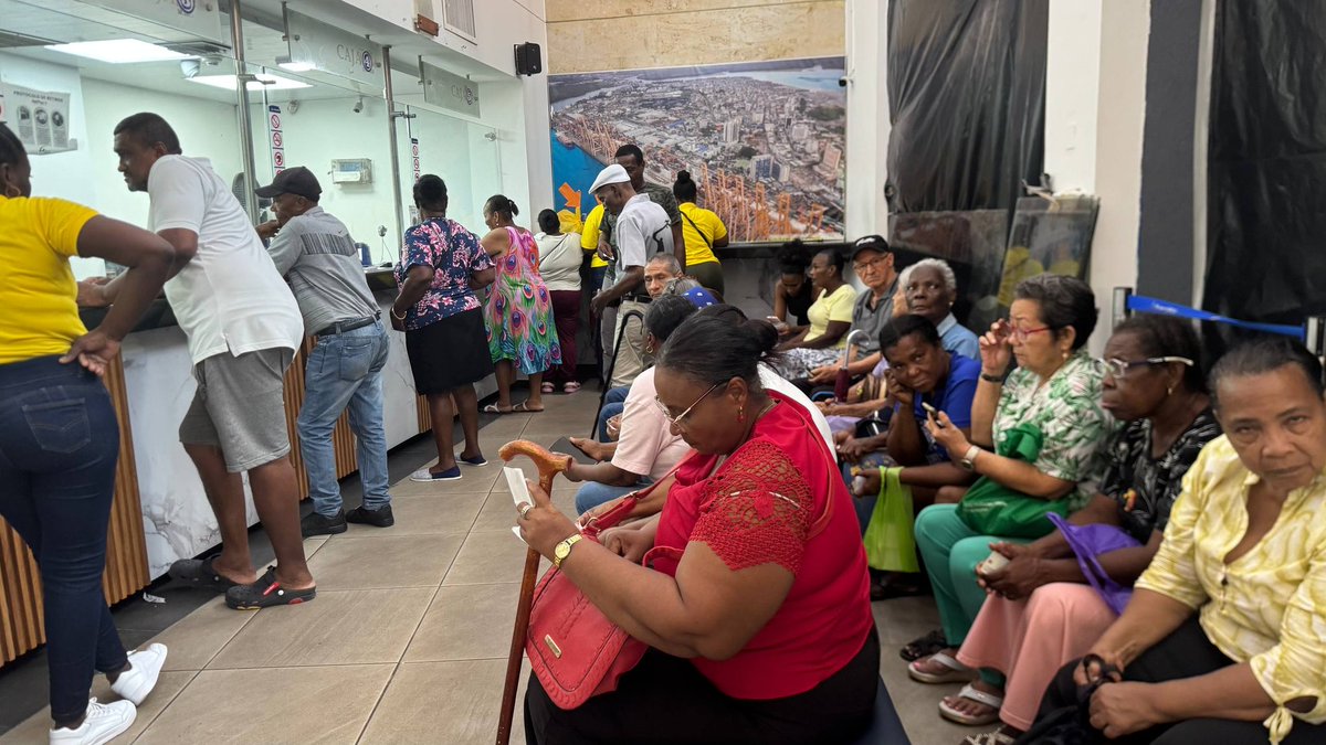Correa10E's tweet photo. Desde #Buenaventura, en el corazón del litoral Pacífico colombiano, seguimos avanzando con hechos en la entrega de las transferencias del programa #ColombiaMayor, una iniciativa que reafirma nuestro compromiso con la dignificación y el bienestar de quienes han construido la historia de nuestro país. 💛

Hoy, más del 80% de los adultos mayores beneficiarios en el Valle del Cauca ya han recibido las transferencias correspondientes a los ciclos 1 y 2 de 2026. En Buenaventura, además, 223 nuevos adultos mayores se suman al programa, alcanzando 13.156 beneficiarios, ampliando así la protección y el reconocimiento a esta población.

Cada transferencia representa tranquilidad para los hogares, justicia social para nuestros mayores y un paso firme hacia un país que cuida y honra a quienes lo han dado todo.

#ConDignidadCumplimos #DignidadMayor
@Mao_rodriguez1 @ProsperidadCol 💛