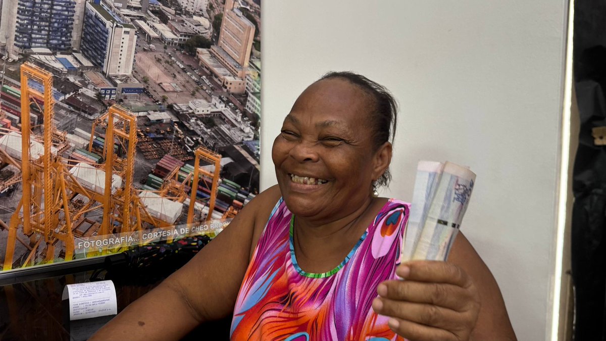 Correa10E's tweet photo. Desde #Buenaventura, en el corazón del litoral Pacífico colombiano, seguimos avanzando con hechos en la entrega de las transferencias del programa #ColombiaMayor, una iniciativa que reafirma nuestro compromiso con la dignificación y el bienestar de quienes han construido la historia de nuestro país. 💛

Hoy, más del 80% de los adultos mayores beneficiarios en el Valle del Cauca ya han recibido las transferencias correspondientes a los ciclos 1 y 2 de 2026. En Buenaventura, además, 223 nuevos adultos mayores se suman al programa, alcanzando 13.156 beneficiarios, ampliando así la protección y el reconocimiento a esta población.

Cada transferencia representa tranquilidad para los hogares, justicia social para nuestros mayores y un paso firme hacia un país que cuida y honra a quienes lo han dado todo.

#ConDignidadCumplimos #DignidadMayor
@Mao_rodriguez1 @ProsperidadCol 💛