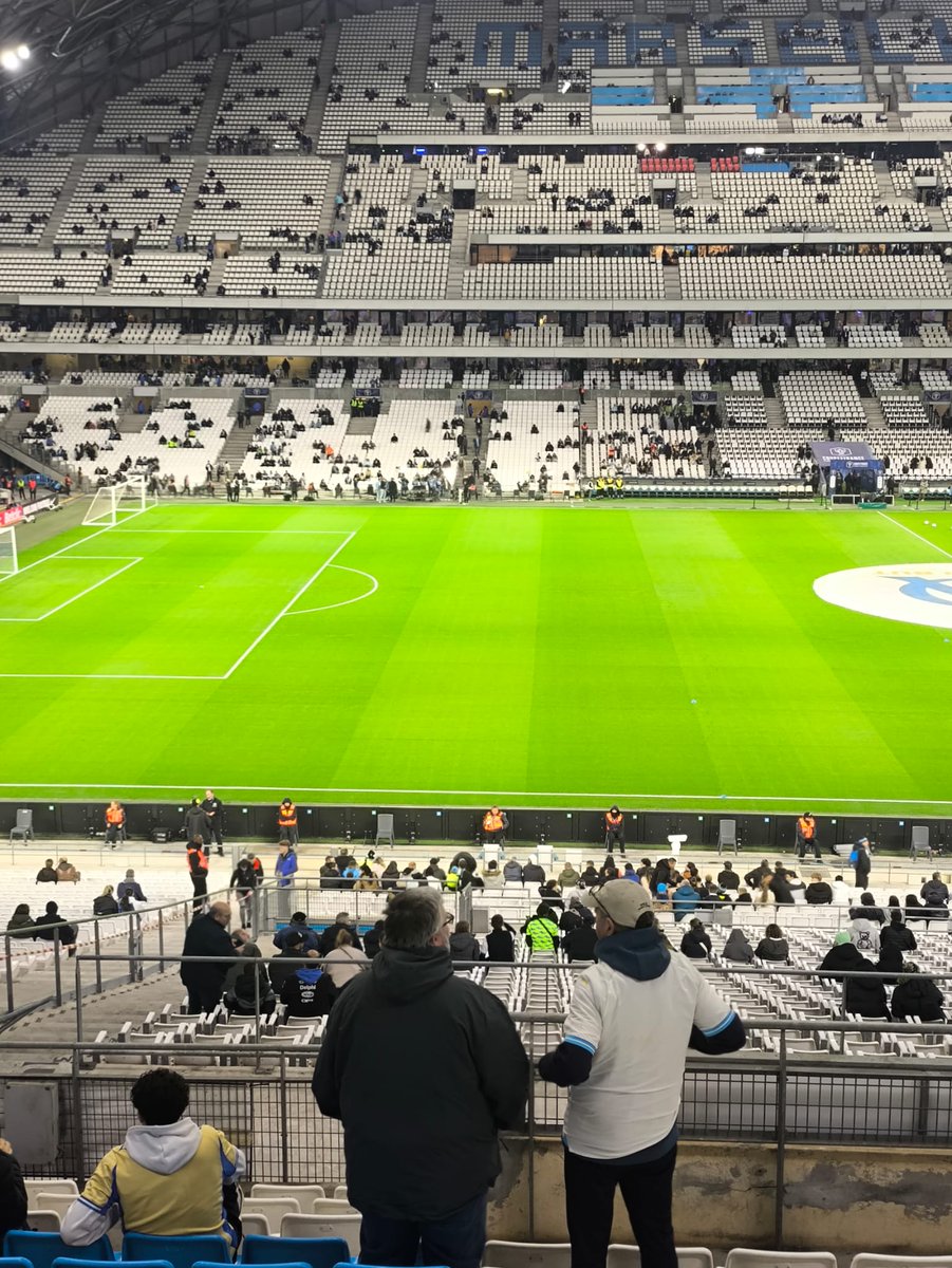 r1UBR's tweet photo. Salut je revends ma place #OMAJA ce vendredi , tarif doux possibilité de se voir devant le stade pour faire la transaction. GANAY E @OM_Officiel #teamOM #place #ticket https://t.co/5U3Hsq91ZO
