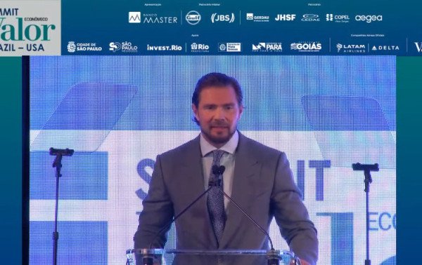 Foi só descobrirem que a Globo patrocinou evento do Vorcaro em Nova York que as matérias sobre ele começaram a sumir do noticiário da Globo. Quando envolve os outros divulgam, quando envolve eles, ocultam.