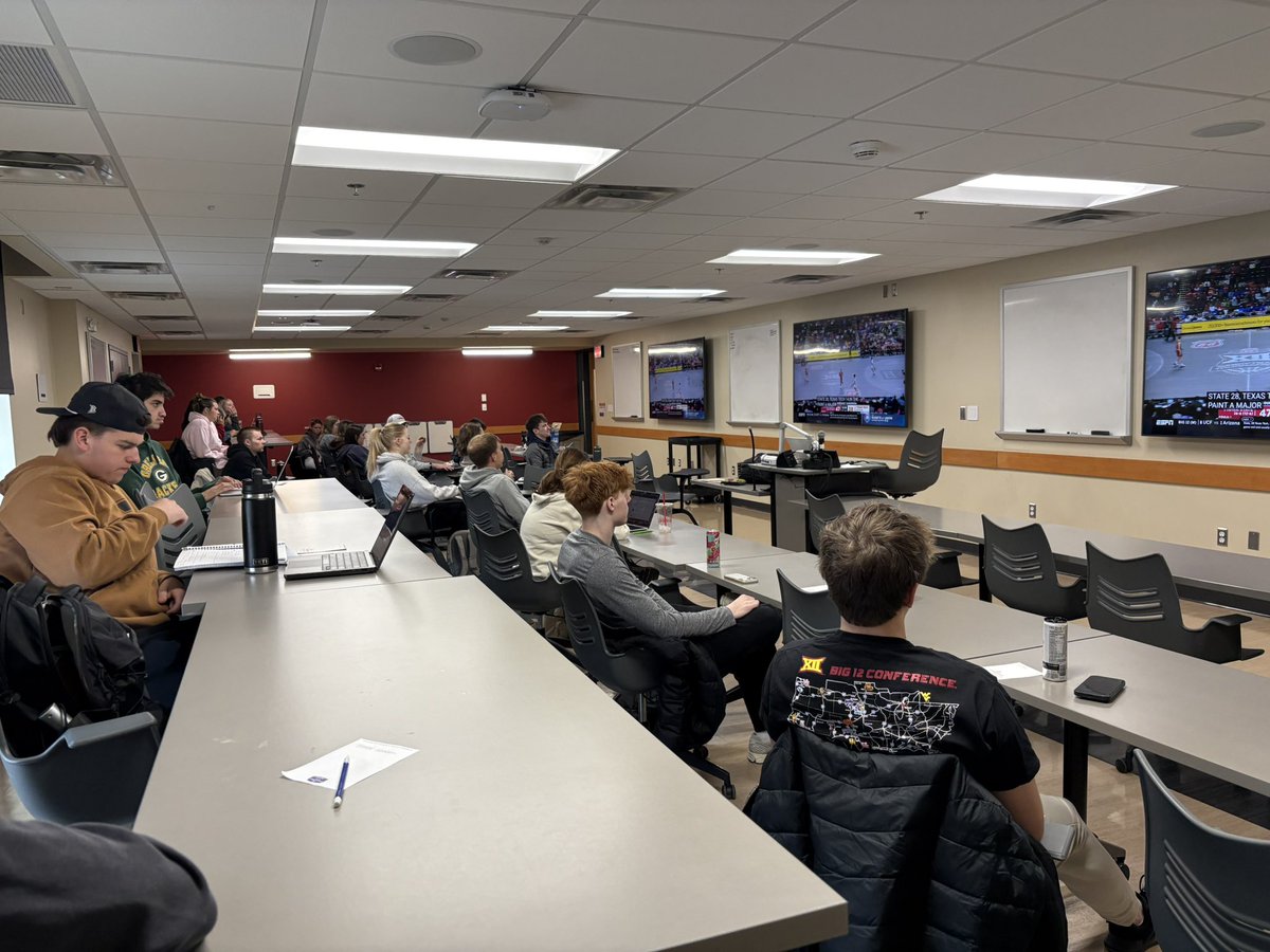 Beth Haag (Cubfn23) tweet media