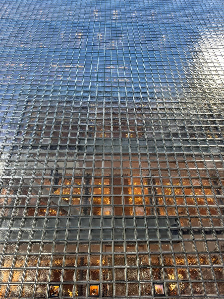 Maison Hermès, Tokio
Renzo Piano 
📷<a href="/elerevilla/">Elena</a> 
#JuevesDeArquitectura
