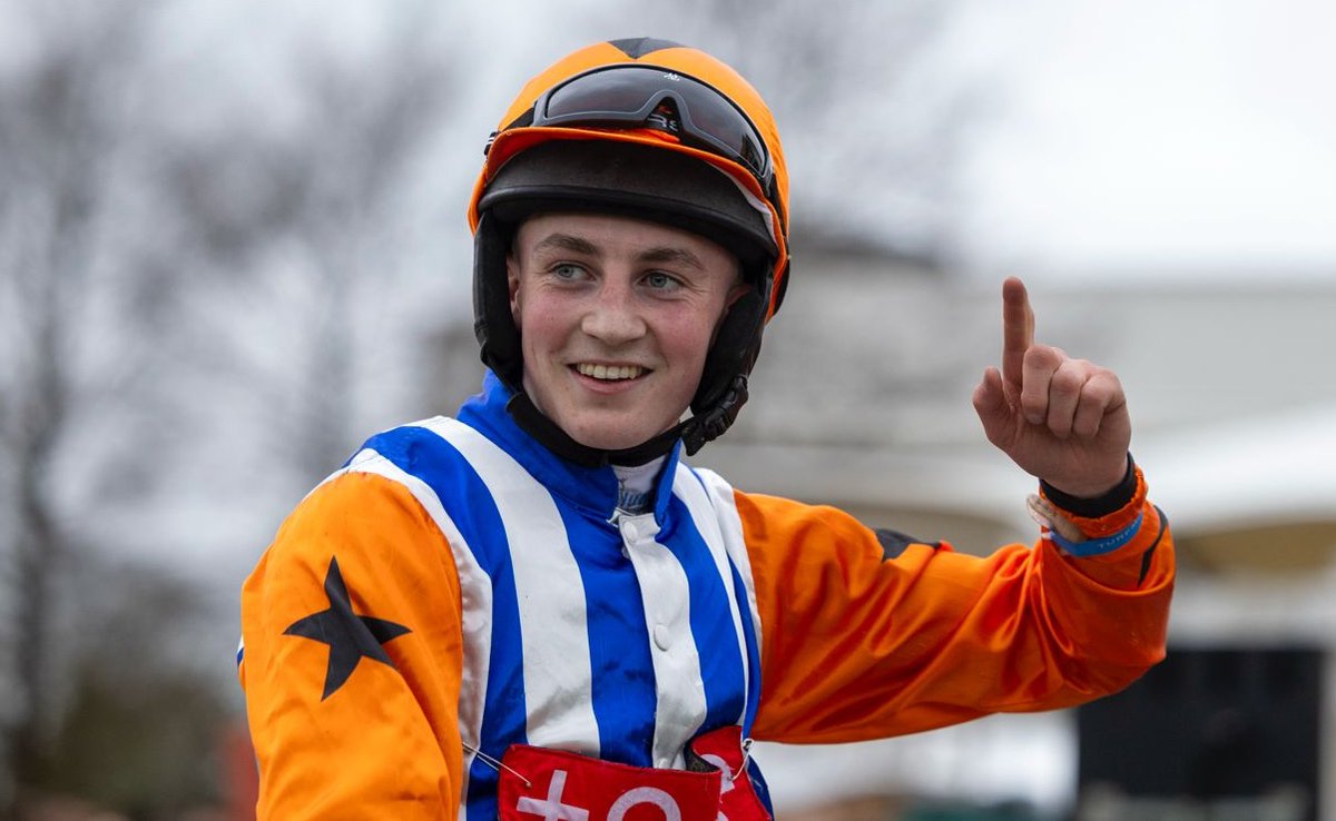 HRIRacing's tweet photo. The biggest win of Co. Cork jockey Shane Cotter's career as he out battles Patrick Mullins to win the Kim Muir Challenge Cup.

#GreenTeam #CheltenhamFestival https://t.co/UnZmq04jgh