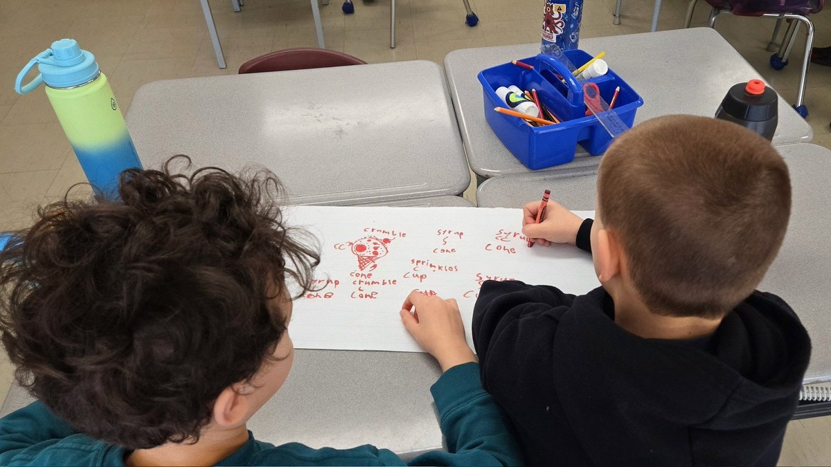 Mrs_K_Eusebio's tweet image. Ss had a blast ✨ exploring all possible combos of ice cream 🍦 flavours, containers and toppings! They discovered how a tree diagram helps organize every option and ensure nothing gets missed. The warm weather this past weekend had them thinking about cool sweet treats🙂 #dpmath
