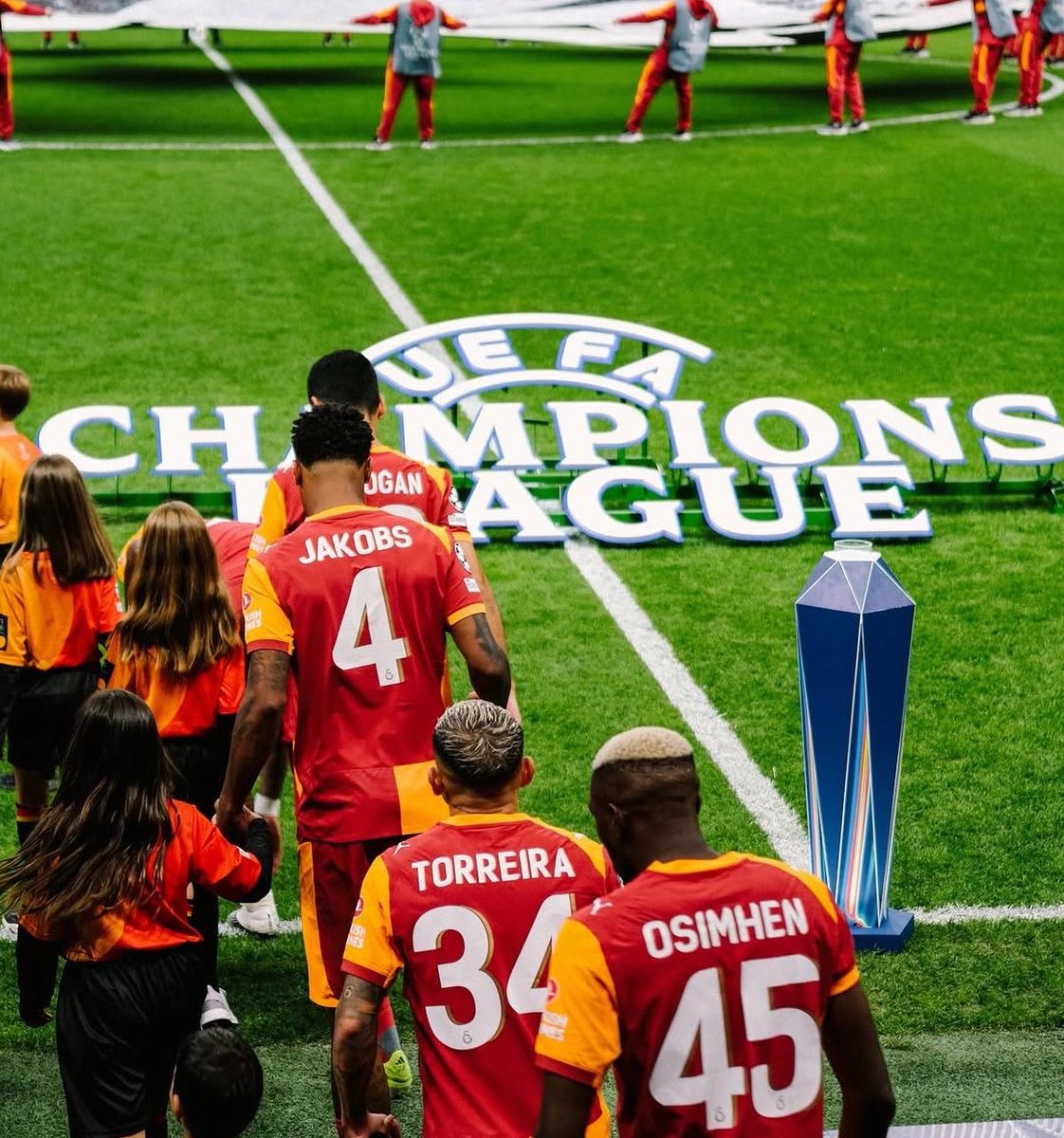 Gs7Visual tweet media