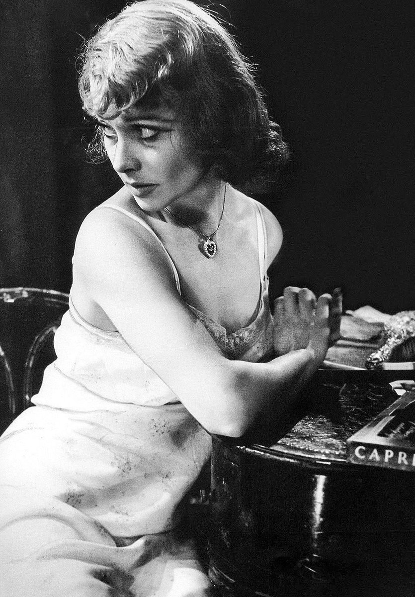 daily vivien leigh tweet media