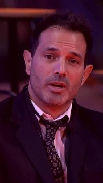Plot twist sería que todo mundo se diera cuenta de lo manipulador y cizañero que es Alejandro, siempre saliendo víctima de sus propios juegos. 

 #LaCasaDeLosFamososCol3