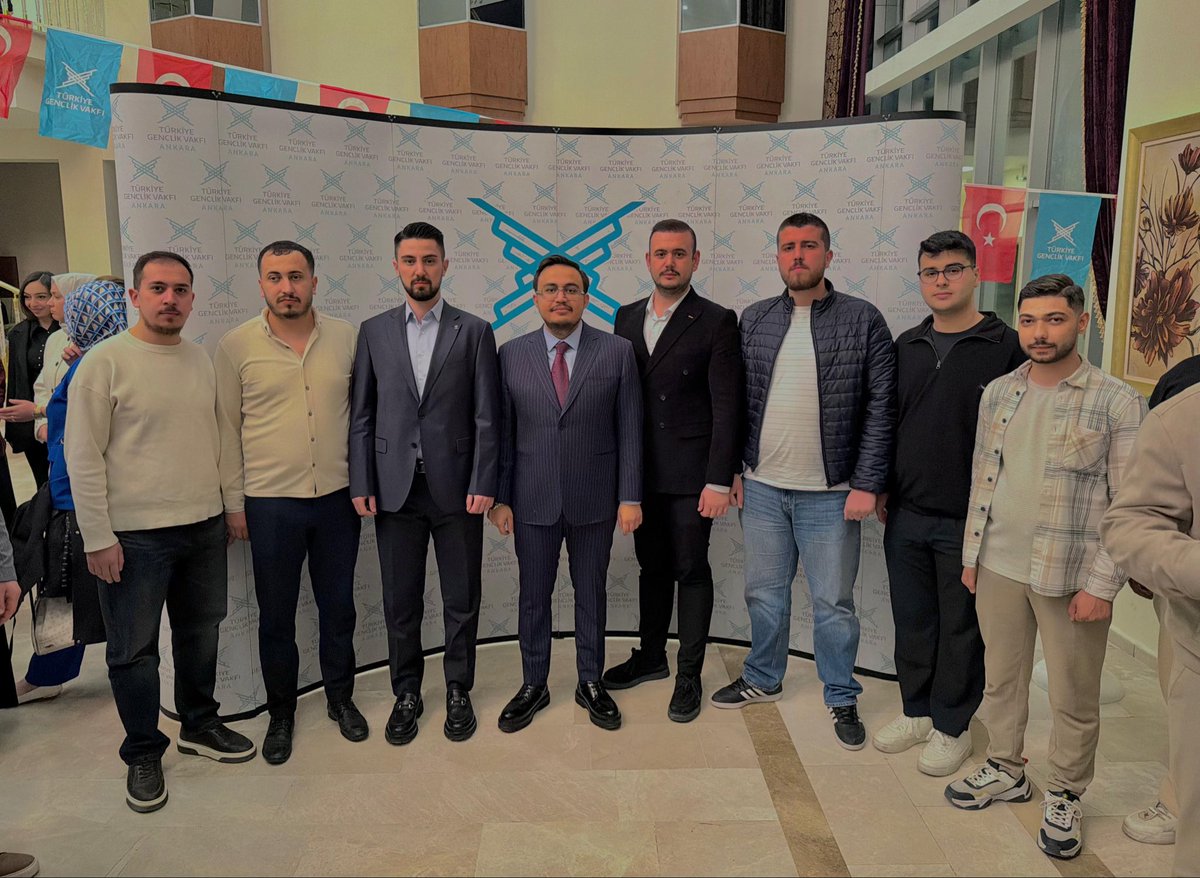 Sincan Gençlik Kolları Olarak Sincan Belediyesi Genel Kordinatörümüz Sn. @ismailcanocak06 ile beraber Türkiye Gençlik Vakfı’nın Düzenlediği İftar Programına Katılım Sağladık. 

TÜGVA Genel Başkanı Sn.İbrahim BEŞİNCİ’ye TÜGVA İl Temsilcisi Oğuzhan TUNCA’ya ve Tüm TÜGVA Ailesine