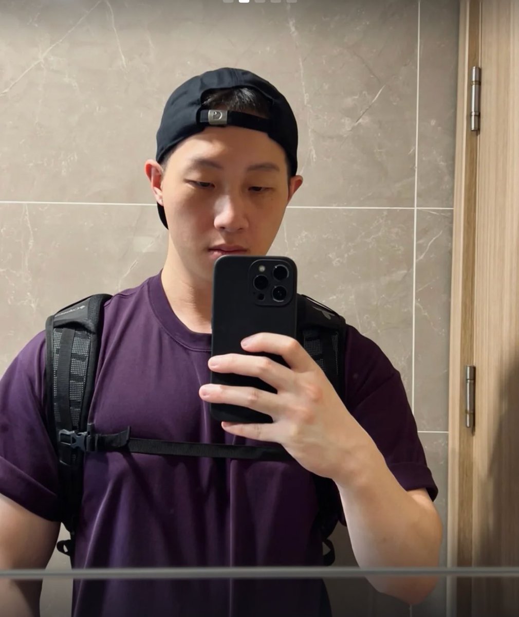 BRNTwinks's tweet photo. Brunei Chinese and Handsome guy! https://t.co/3s8vgxBh6d