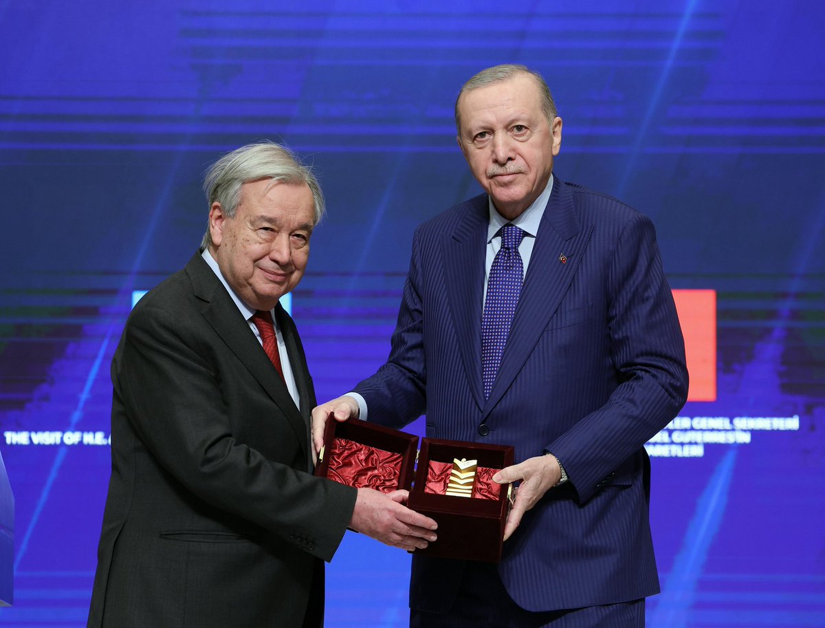 zorlu77's tweet photo. Uzun bir aranın ardından bugün Cumhurbaşkanlığı Külliyesi’nde düzenlenen törende Atatürk Uluslararası Barış Ödülü yeniden hayata geçirildi.

Atatürk'ün "Yurtta sulh, cihanda sulh" ilkesi doğrultusunda dünya barışına, uluslararası dostluk ve iyi niyetin geliştirilmesine hizmet eden bu anlamlı ödül; İstiklal Marşı’mızın kabulünün yıl dönümünde Cumhurbaşkanımız Sayın @RTErdogan tarafından Birleşmiş Milletler (BM) Genel Sekreteri Antonio Guterres’e verildi.

Hayırlı olmasını diliyorum.

#AtatürkUluslararasıBarışÖdülü
#İstiklalMarşı