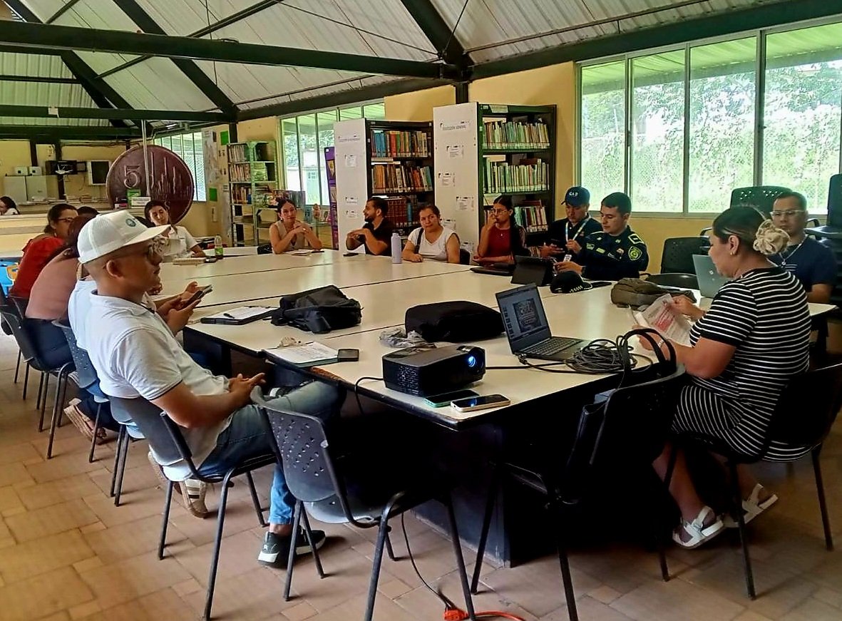 SBVerdeCund's tweet photo. En un espacio de coordinación intersectorial, acompañamos la primera sesión del #CIDEA de #Guaduas donde se contó con la participación de diferentes entidades y organizaciones 🤝 para trabajar conjuntamente en la conservación y el manejo sostenible del entorno. 🤲 https://t.co/4Pt9NlhL7G