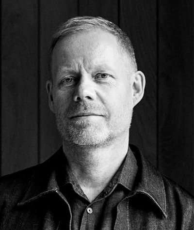 jimatmfiles's tweet photo. "Hamnet" is based around the death of Shakespeare's son, and the impact on the family. The music score by Max Richter is minimalist, but superbly enhances the emotional story arc covering the way different family members deal with their grief. More... https://t.co/XgYv5xGwve https://t.co/QajuAOtm2s
