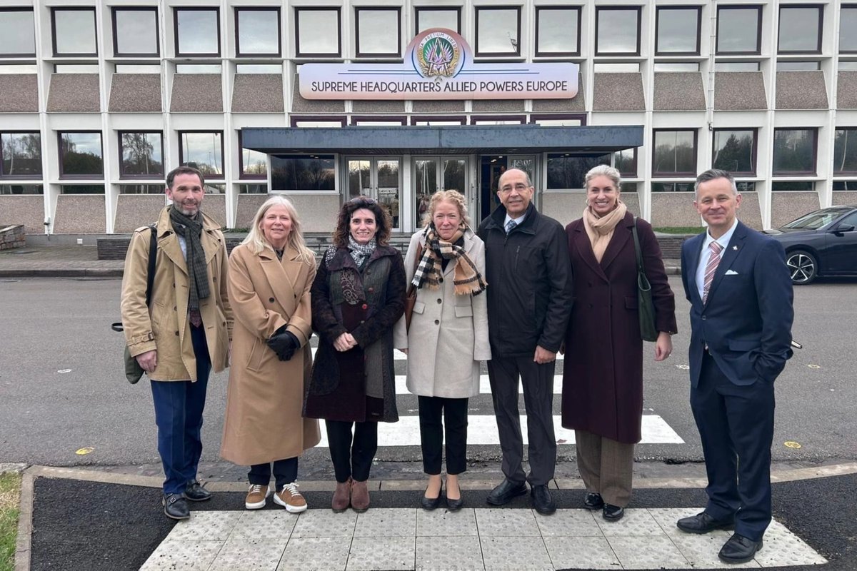 Queen's University tweet media