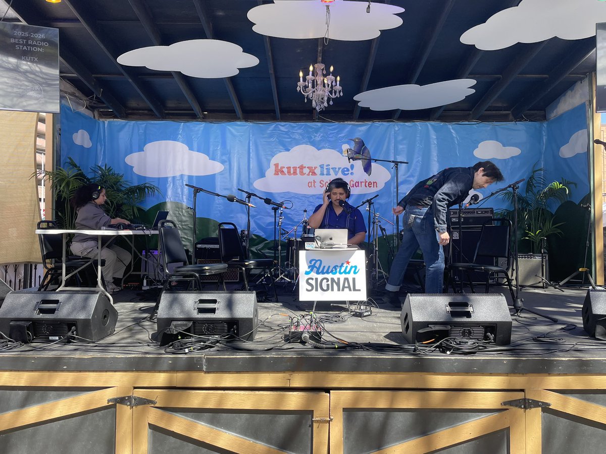 Debbie Hiott tweet media