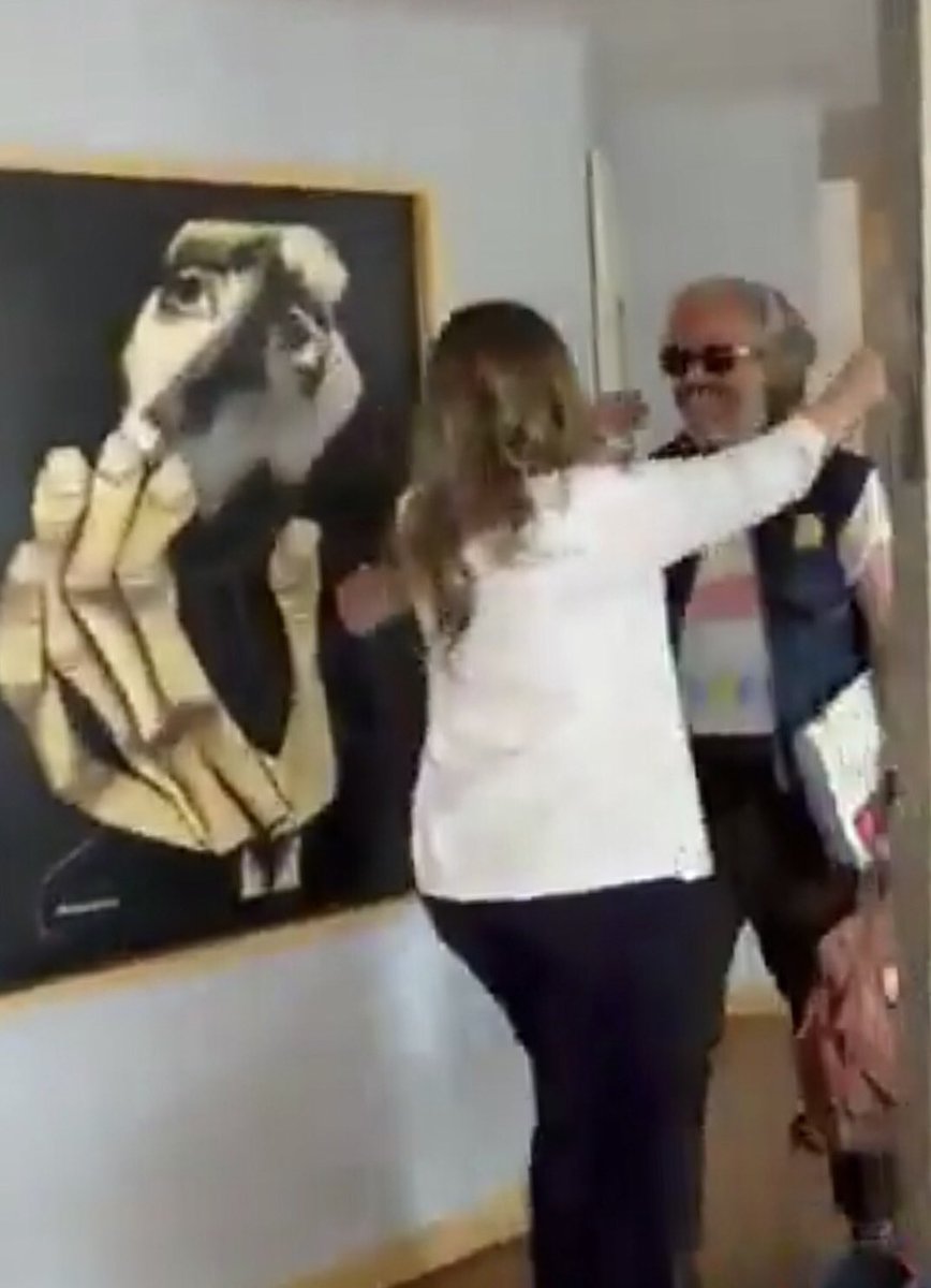 lacoboschica's tweet photo. Un cuadro de Oswaldo Guayasamín decorando el apartamento de Paloma Valencia. El pintor de la conciencia social latinoamericana convertido en adorno del statu quo. Ironías del arte. https://t.co/10PXO2IMQy