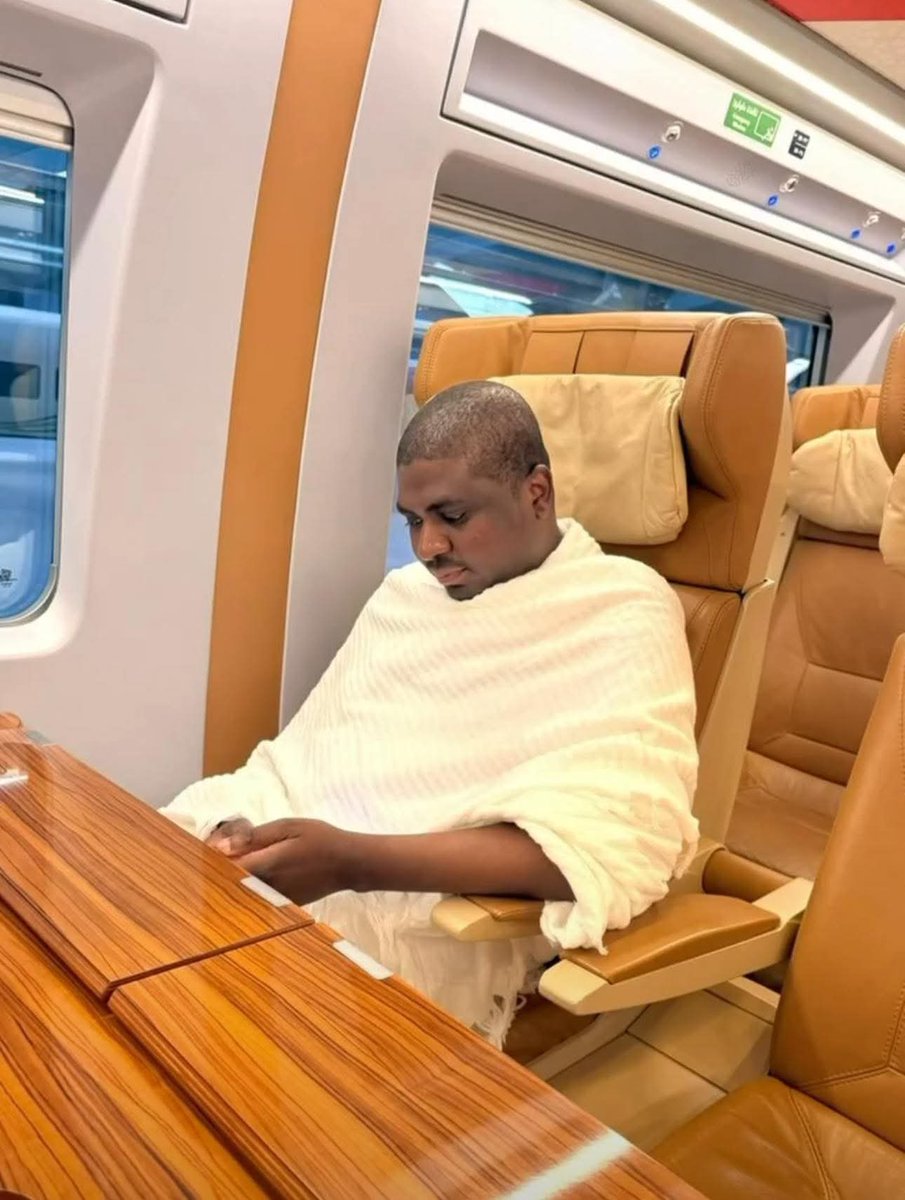 aowwalmuhammad's tweet photo. Hon Nasir Bala Aminu Jaoji, The Adon Garin Kasar Hausa departed Nigeria to Saudia to commence his spiritual journey performing the lesser Hajj. https://t.co/kCvv7YJofC