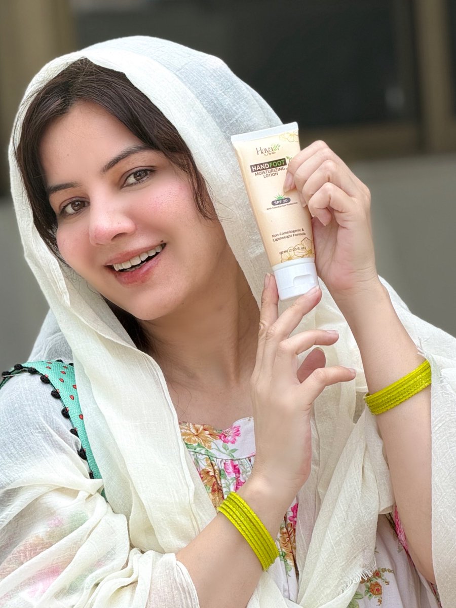 Rabipirzada's tweet photo. "کیا آپ جانتے ہیں ہاتھ اور پاؤں کے لیے کریم کیوں ضروری ہے؟
Benefits:
✅ Removes dryness and roughness
✅ Makes the skin soft and smooth
✅ Prevents cracks and hardness
✅ Gives hands and feet natural softness and beauty
#Rabipirzada #Hayabyrabi #Skincare #Handandfootcream https://t.co/vjNDa2njHY