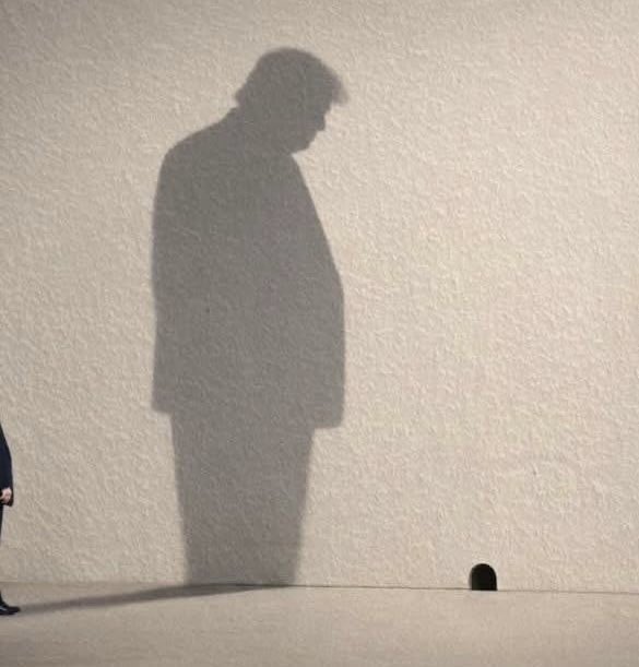 ينتظره يطلع 

#ترمب
#ايران
#مجتبى_خامنئي