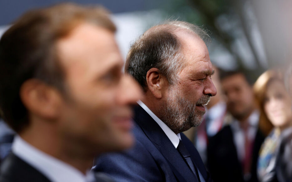 Macron a encore l'intention de recaser un proche : son pote Éric Dupond-Moretti, l’avocat star des racailles et le pire Garde des Sceaux de toute l’Histoire. Au poste de Défenseur des Droits, ce machin inutile, politisé à gauche jusqu’à l’os, qui sert strictement à QUE DALLE sauf