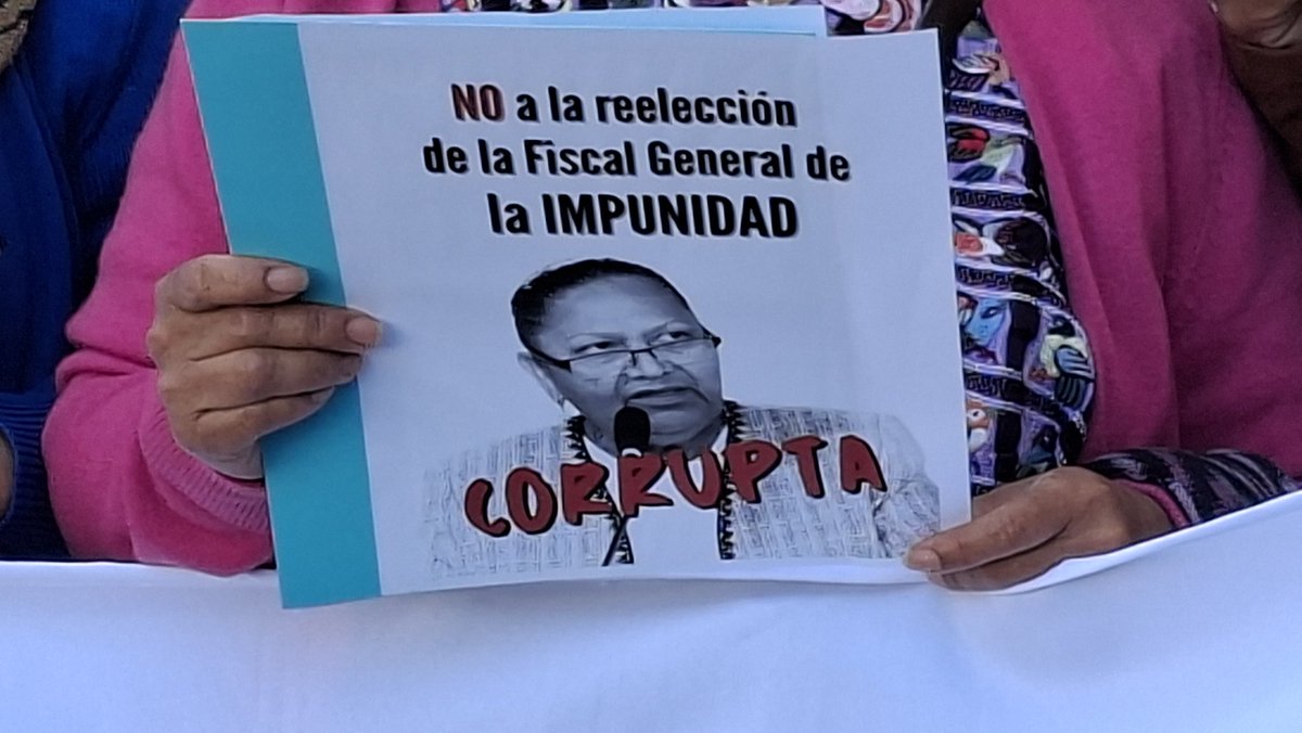 hugomorales84's tweet photo. #EleccionMP | La actual jefa del @MPguatemala @Mconsueloporras registra aproximadamente 15 tachas en su contra. No es idonea y no tiene honorabilidad para un tercer periodo, señalan las tachas en su contra. https://t.co/RCAsEyQbJ4