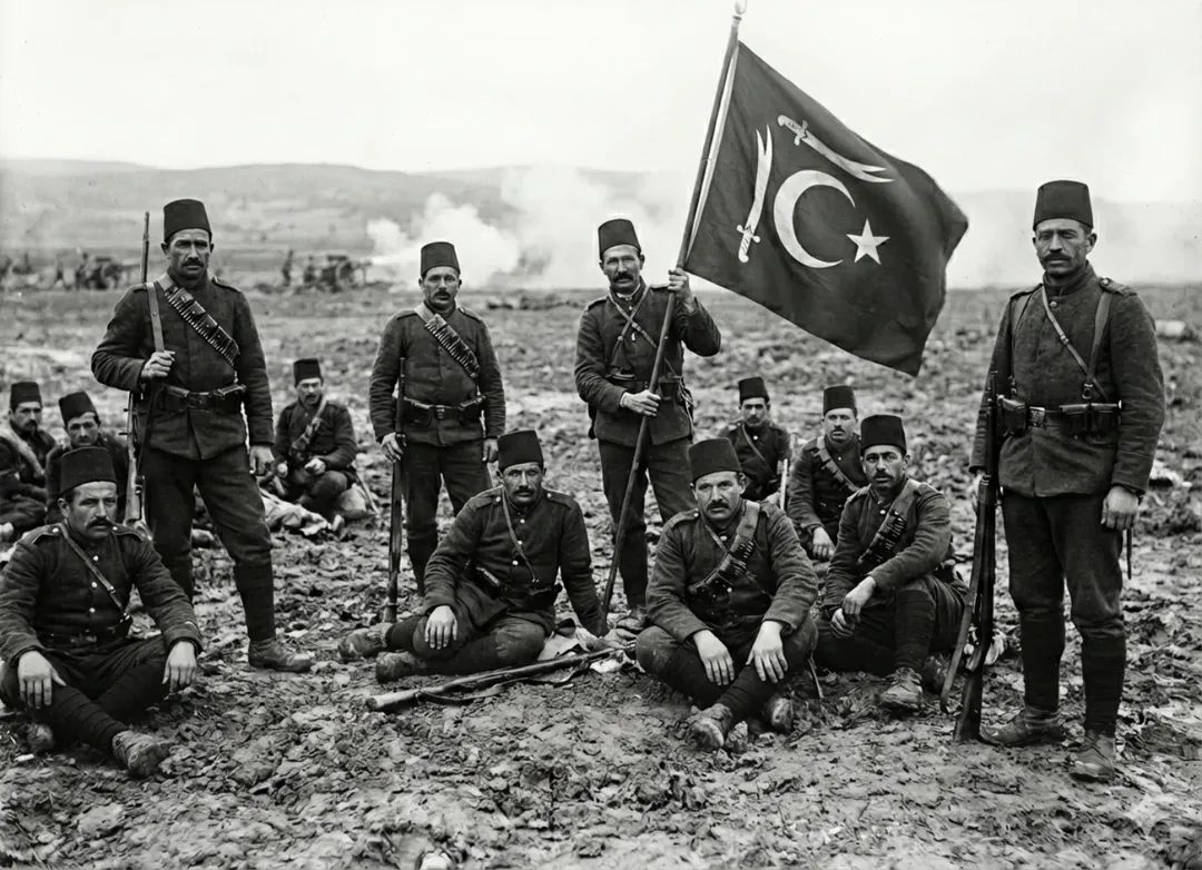 Vatanımız olmadığı takdirde hiçbir şeyiz...!

İsmet Özel