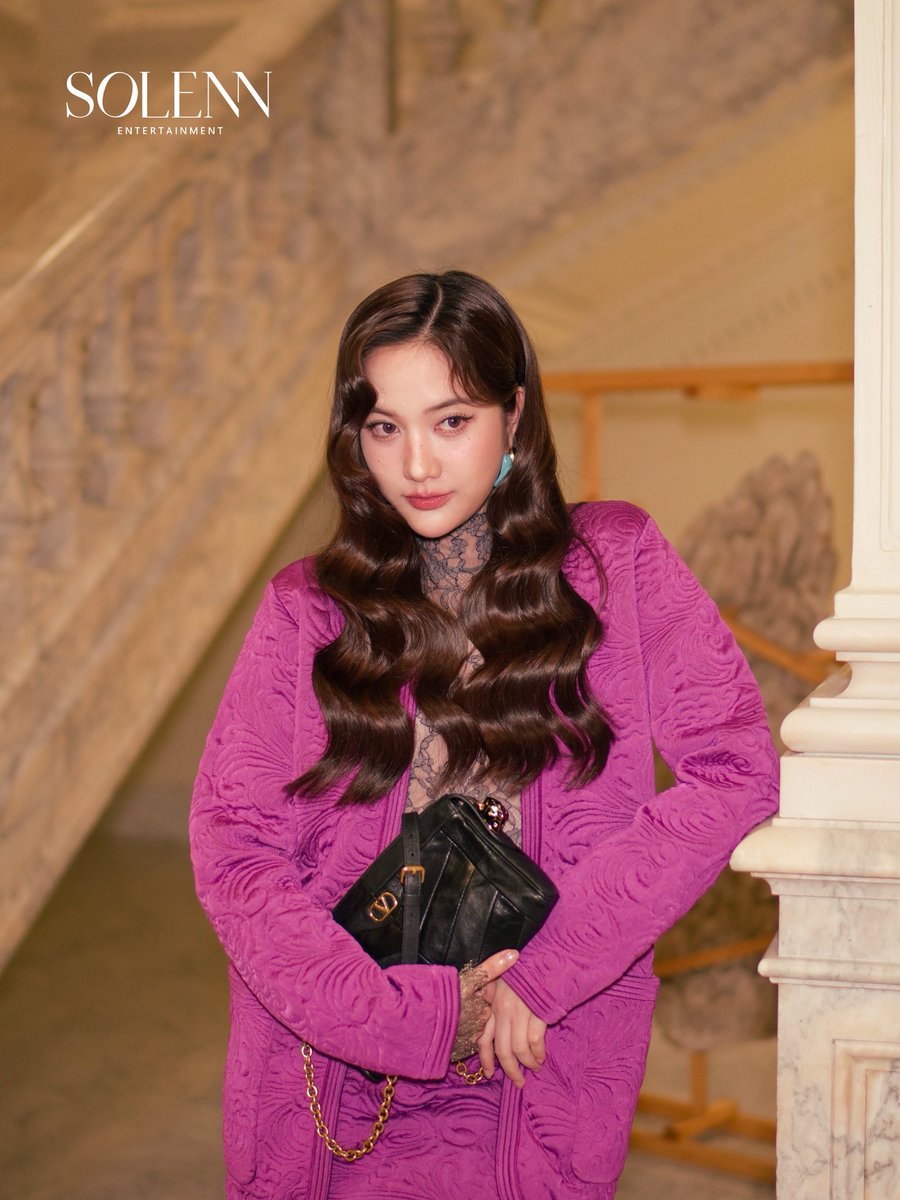 Solenn_Ent's tweet photo. 🦋💫
@valentinoTH @MaisonValentino
@srchafreen

SAROCHA AT VALENTINO FW 2026

#MaisonValentinoFW26XFreen
#ValentinoInterferenze
#srchafreen
#solennEntertainment https://t.co/CY1sMiGl8L