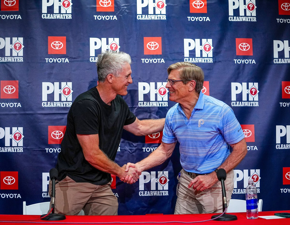 Phillies's tweet photo. The Man 🤝 The Wall https://t.co/t0z4k4dczQ