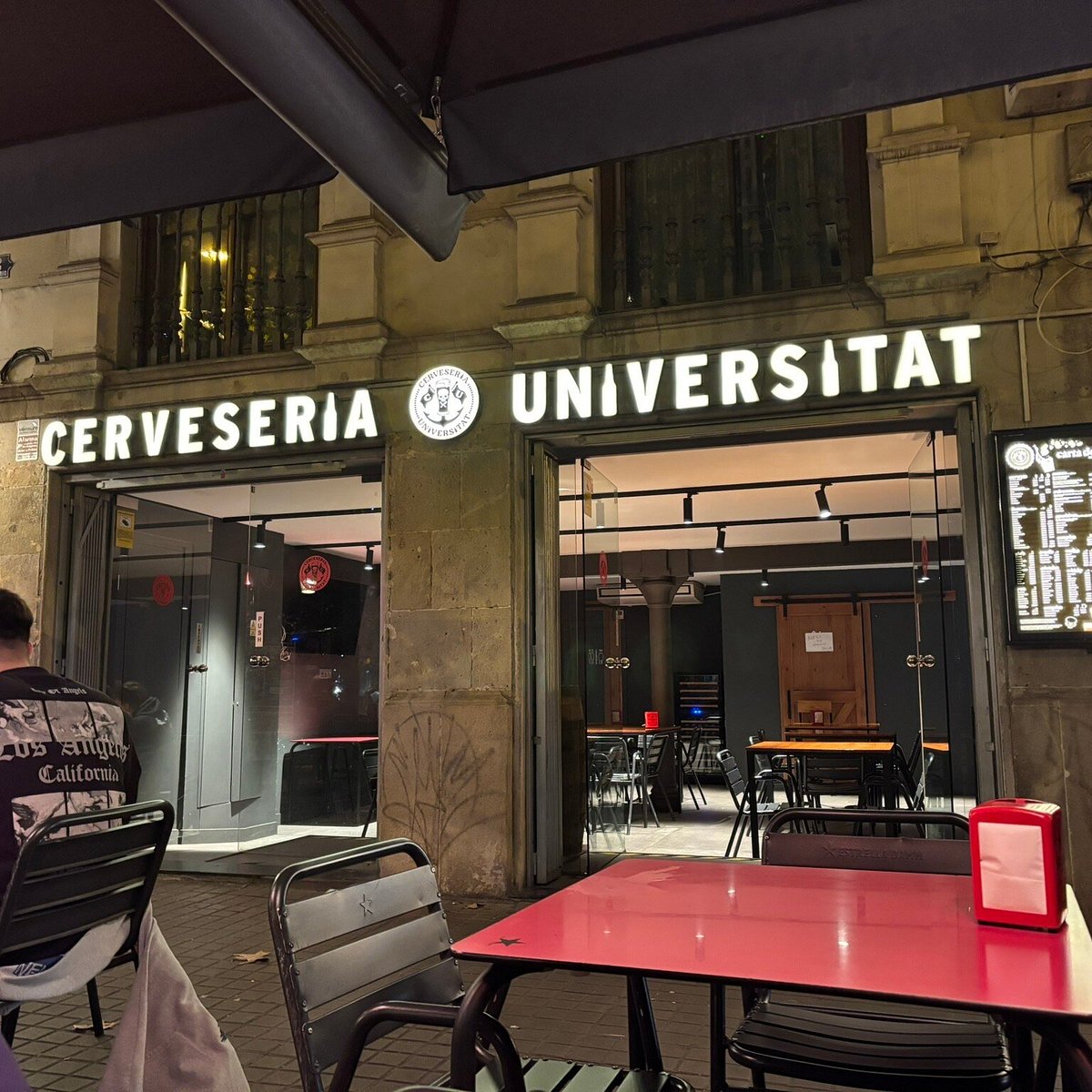 Si en aquest local s’ha discriminat algú per parlar català, no podem callar. A Catalunya parlar la nostra llengua és un dret.
Proposo una concentració davant del local amb pancartes, consignes i xiulades per denunciar-ho.

El català es respecta. Qui s’hi suma?

Difusió i RT!