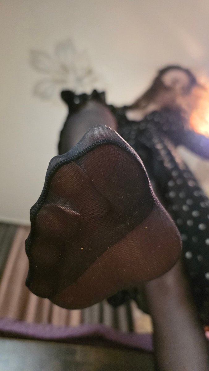 Julie VIP feet tweet media