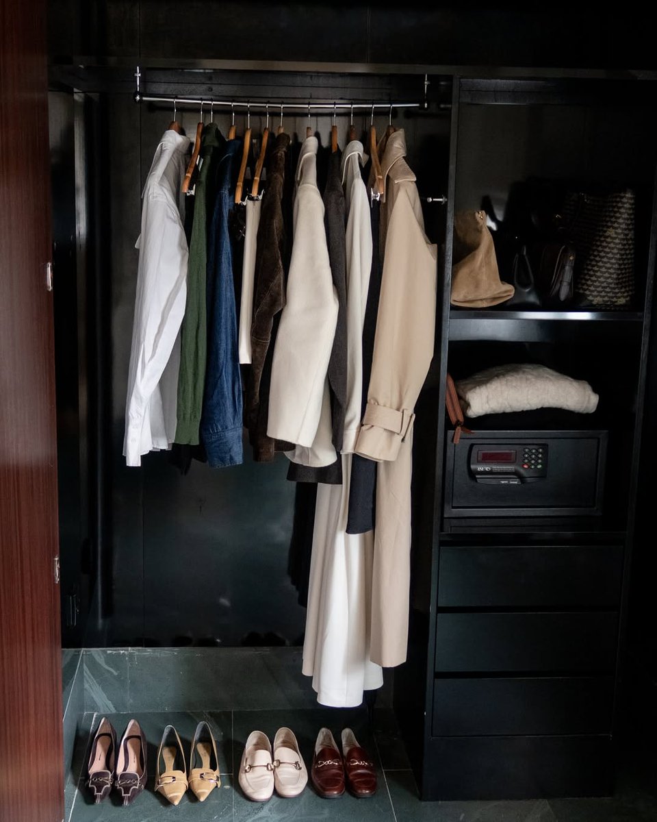 SilverHalo26's tweet photo. While organizing my wardrobe at home, winter has quietly slipped away, and spring has already arrived https://t.co/HilQHE1vcX