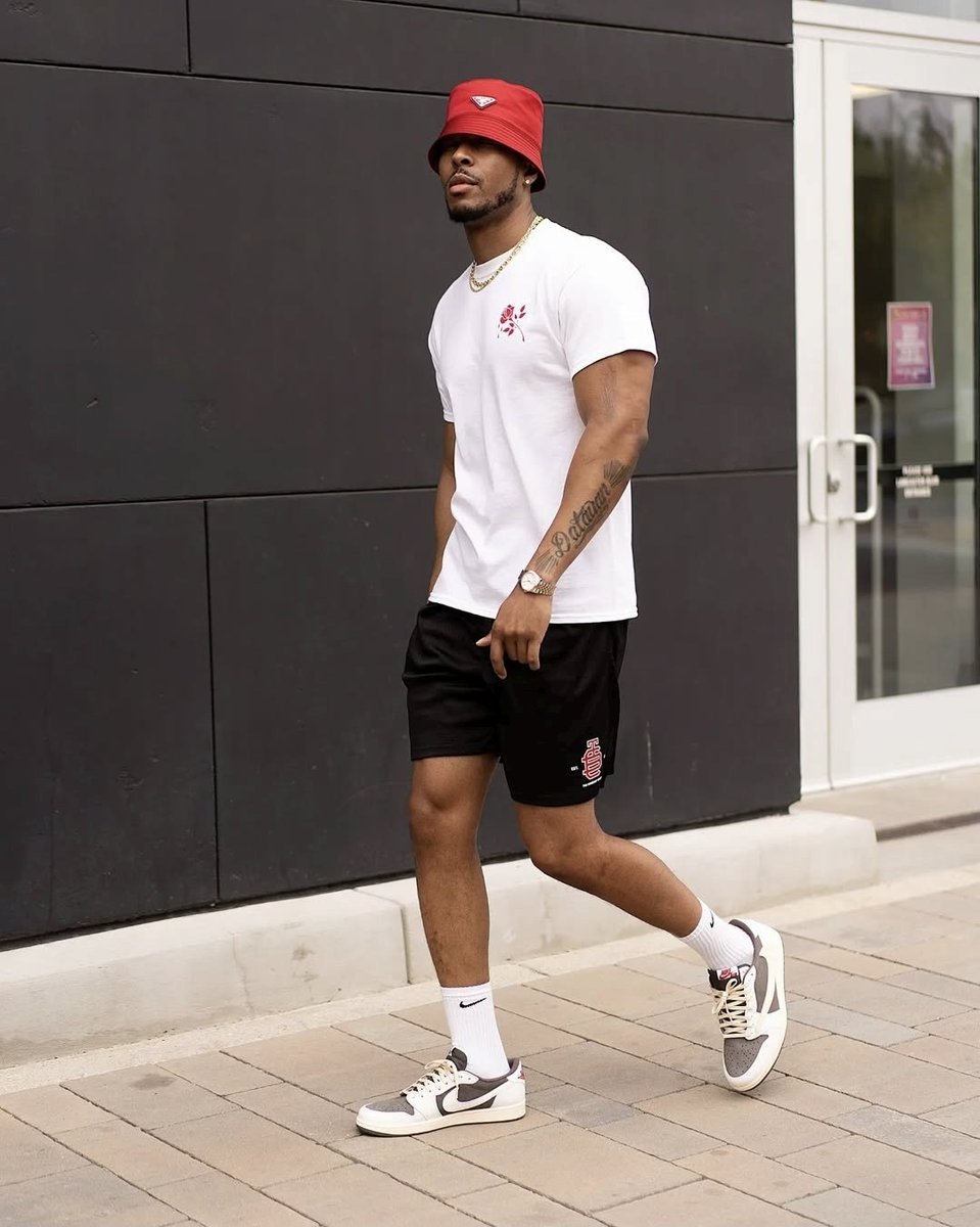 LTGDaley's tweet photo. I'm 41.
And I dress like this.
Everyday.

We both some ugly ass fuck niggas ain't we? https://t.co/JzjPldOWTh
