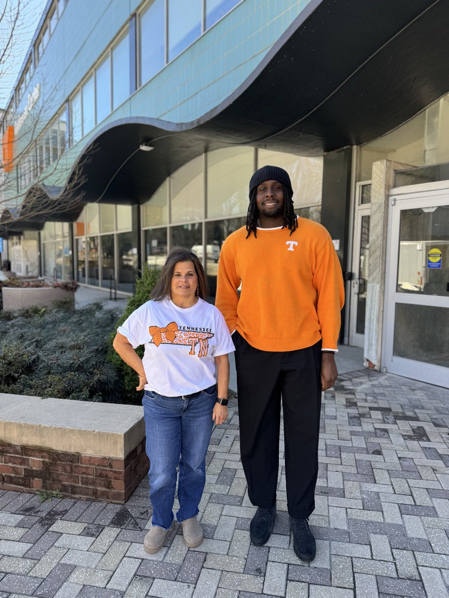 UTConferences's tweet photo. Shortest vs. Tallest on the team! 📏

Take your best guess… how tall do you think they are? Drop your guesses in the comments! 👇 https://t.co/g99qD4rEiV