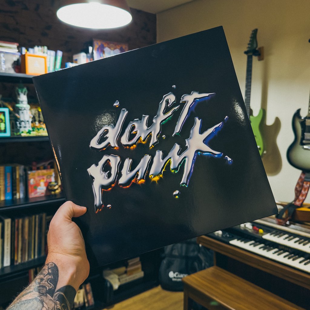 demoestlamour's tweet photo. Já se sentiu velho hoje?

Discovery do Daft Punk tá fazendo 25 anos.

Todos de acordo que é o melhor disco deles? https://t.co/VeS6nr6FyI