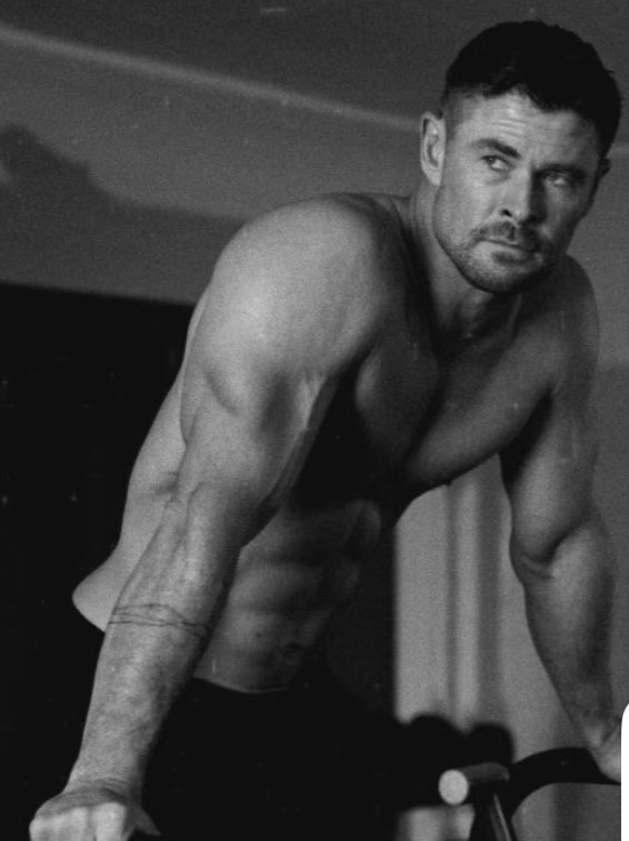 Shane 🫶🏻🪩 CRIME 101 tweet media