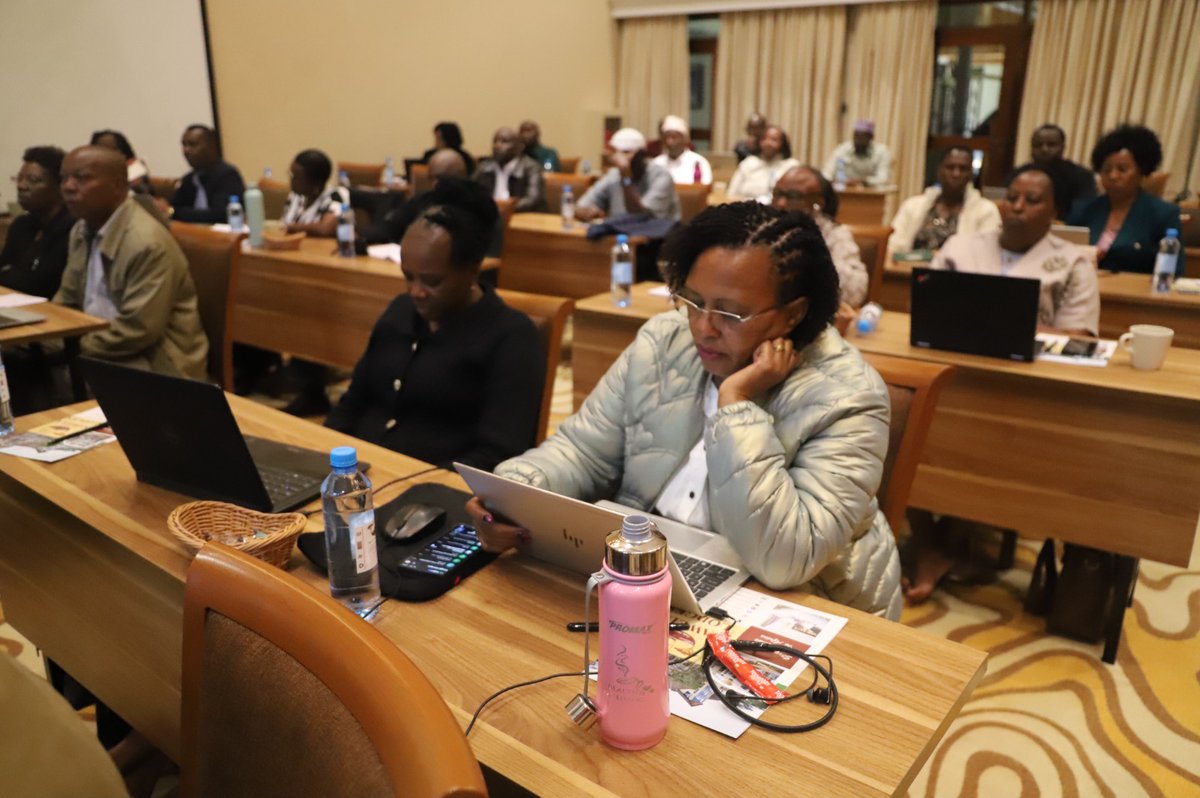 TSC_KE's tweet photo. Earlier today, TSC  Director (Teacher Professional Management together with TSC Regional and County Directors) followed the consultative virtual meeting convened by the Chief of Staff and Head of the Public Service, Mr. Felix Koskei, EGH. https://t.co/WE5PIlkZdp