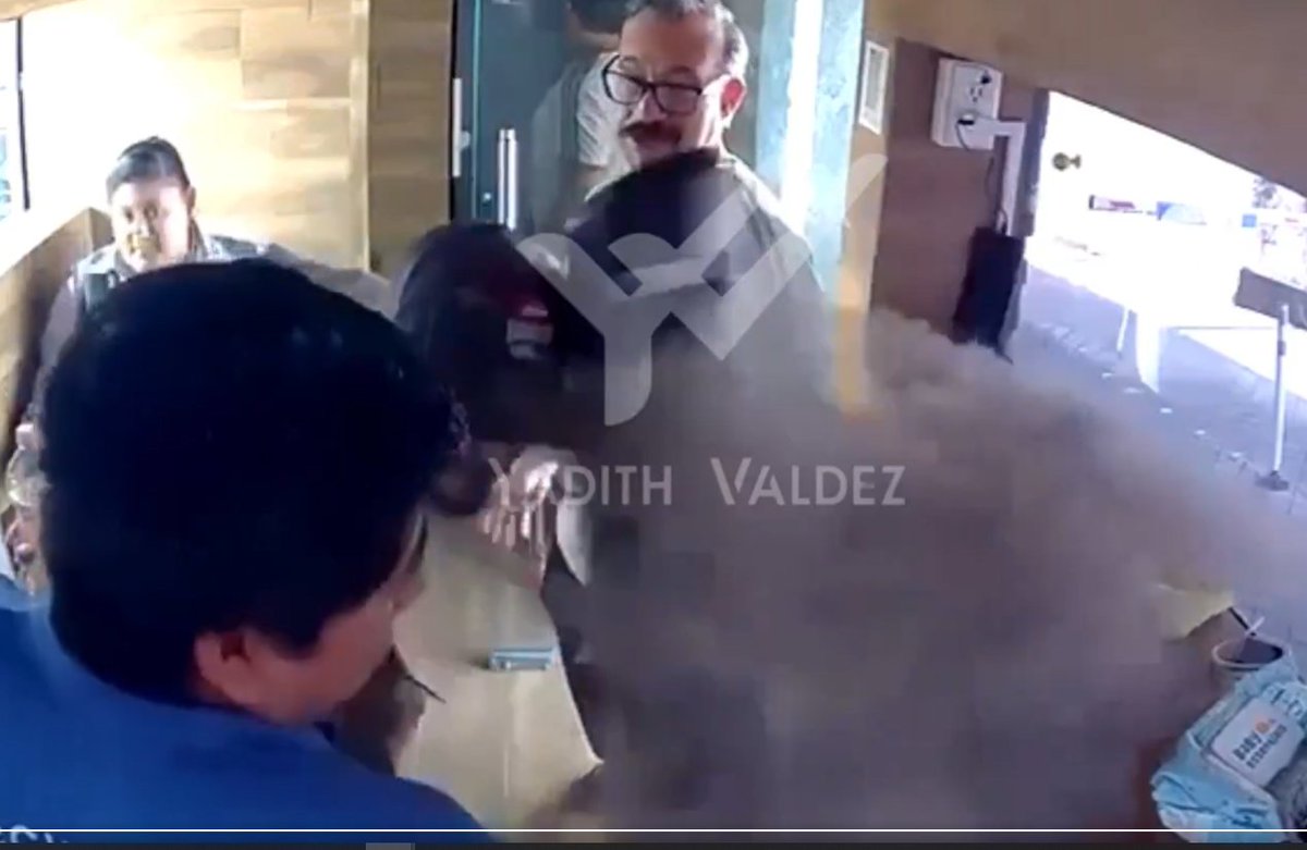 2 Y 1 Microfono tweet media