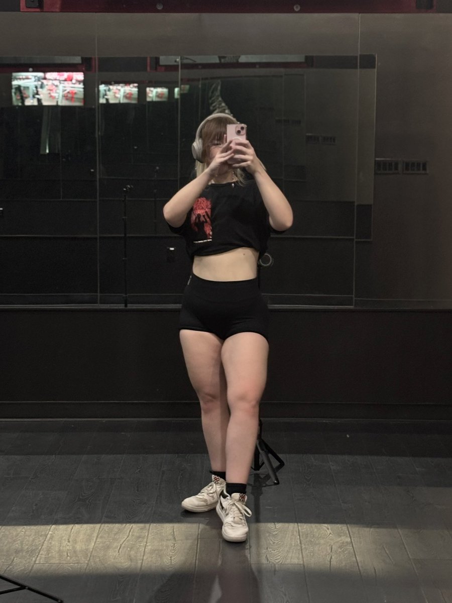 Sidoneee ✨muscle mommy✨ tweet media