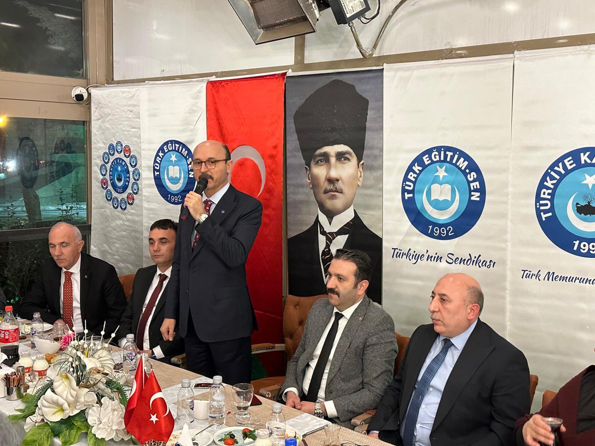 TalipGeylan06's tweet photo. Kastamonu şubemizin iftar sofrasında teşkilatımızla biraraya geldik.
Kastamonu’da yetkili sendika olarak her daim bizi gururlandıran yol arkadaşlarıma şükranlarımı sunuyorum.
Şube Başkanımız Nedim Afacan’ın şahsında, şerefli hak mücadelemize ihlasla emek veren tüm yönetici ve temsilcilerimi kutluyorum.